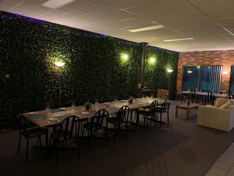 Mountain Creek Motel Bar & Restaurant - Timeshare Accommodation 13