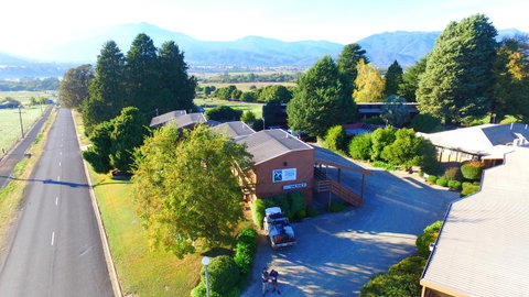 Mountain Creek Motel Bar & Restaurant - Timeshare Accommodation 22