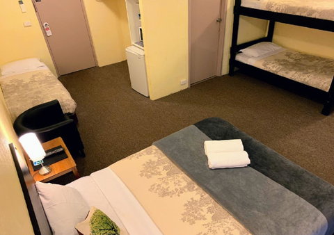 Mountain Creek Motel Bar & Restaurant - Timeshare Accommodation 8