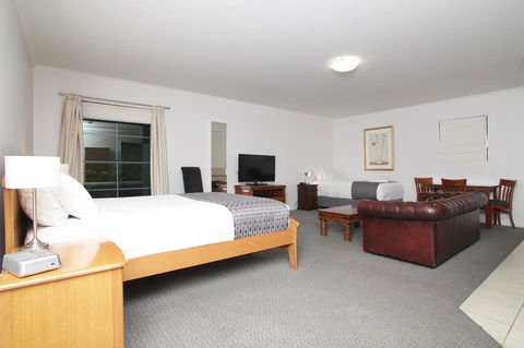 Quality Inn & Suites The Menzies - Timeshare Accommodation 9