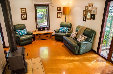 Ashwood Cottages - Timeshare Accommodation 11