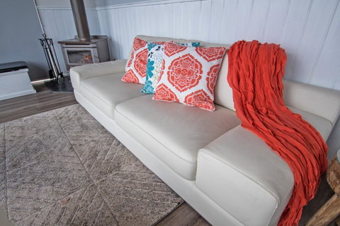 Stunning Waterfront Only 10 Minutes To Phillip Island - FREE EV UNIT 7kW For Electric Cars - Pet Friendly, Fireplace FREE WIFI Wine & Chocolates - Timeshare Accommodation 7