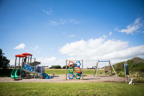 Stunning Waterfront Only 10 Minutes To Phillip Island - FREE EV UNIT 7kW For Electric Cars - Pet Friendly, Fireplace FREE WIFI Wine & Chocolates - Timeshare Accommodation 8