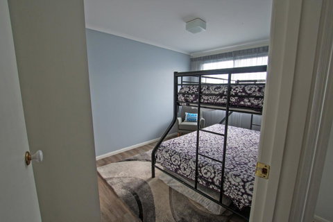 Stunning Waterfront Only 10 Minutes To Phillip Island - FREE EV UNIT 7kW For Electric Cars - Pet Friendly, Fireplace FREE WIFI Wine & Chocolates - Timeshare Accommodation 18