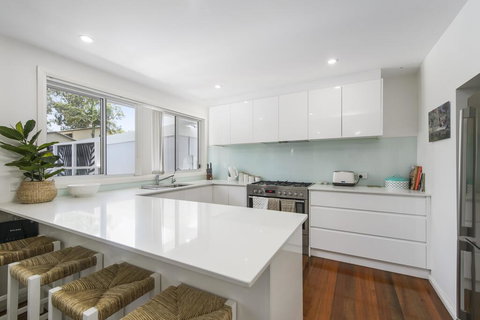 THE LAKE HOUSE - WiTH SWIMMING POOL - Timeshare Accommodation 3