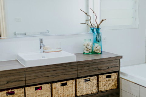 THE LAKE HOUSE - WiTH SWIMMING POOL - Timeshare Accommodation 2