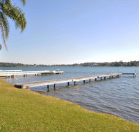 The Studio on the Lake  Fishing Point Lake Macquarie - honestly put the line in and catch fish - Timeshare Accommodation
