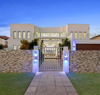 The White House GC Waterfront Home Cinema Jacuzzi Heated Pool - Timeshare Accommodation