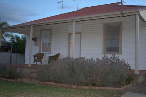 The Yellow Daisy - Timeshare Accommodation 1