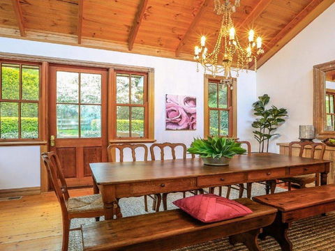 Treetops - Elegant, Inviting, Designer, Cedar Home - Timeshare Accommodation 3