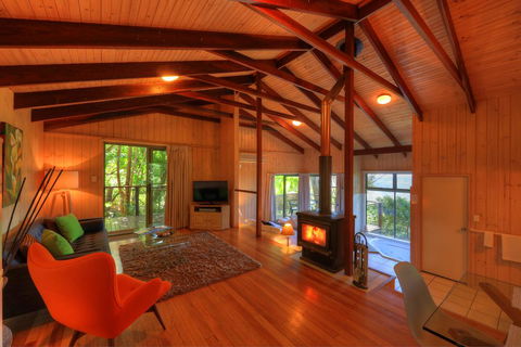 Treetops Seaview Montville - Timeshare Accommodation 2