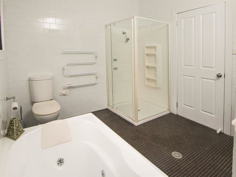 Tuppy's On The Lake - Timeshare Accommodation 3