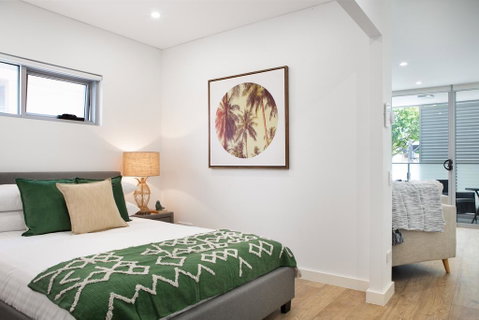 Ultra Modern Studio Suite With Balcony Near Shops - Timeshare Accommodation 0