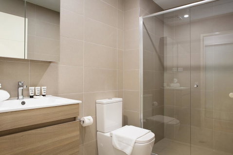 Ultra Modern Studio Suite With Balcony Near Shops - Timeshare Accommodation 1