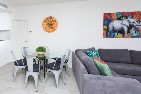 Urban Jungle! Executive Apartment In Heart Of CBD - Timeshare Accommodation 2