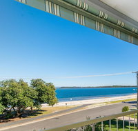 VIEWS VIEWS VIEWS Front Top Floor Waterfront Unit - Chnook Apartments South Esp Bongaree - Timeshare Accommodation