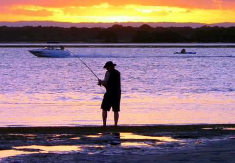 VIEWS VIEWS VIEWS! Front Top Floor Waterfront Unit - Chnook Apartments South Esp, Bongaree - Timeshare Accommodation 1