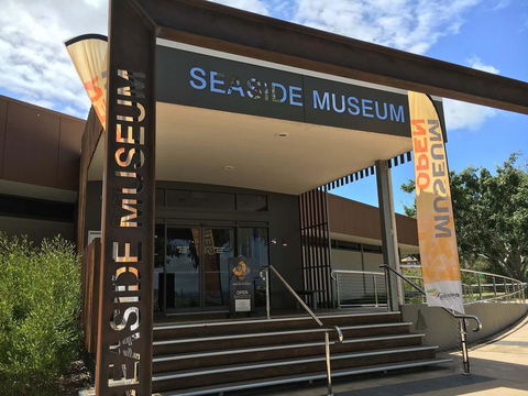 VIEWS VIEWS VIEWS! Front Top Floor Waterfront Unit - Chnook Apartments South Esp, Bongaree - Timeshare Accommodation 3