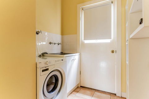 WALKIN' ON SUNSHINE - Timeshare Accommodation 3