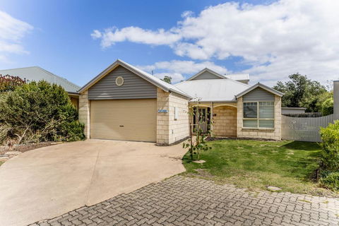 WALKIN' ON SUNSHINE - Timeshare Accommodation 0