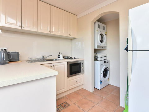 Wangi Waterfront Delight 1bdr Studio - Timeshare Accommodation 3