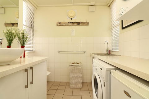Colour Pop Fitzroy - 3 Bedroom Pet Friendly - Timeshare Accommodation 18