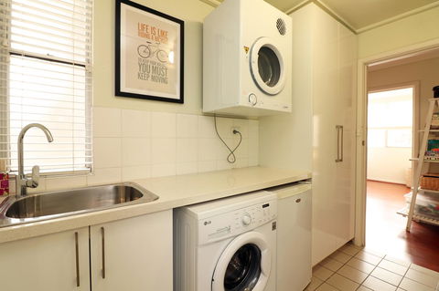 Colour Pop Fitzroy - 3 Bedroom Pet Friendly - Timeshare Accommodation 19