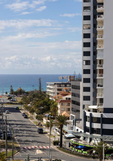 Qube Broadbeach - Timeshare Accommodation 8