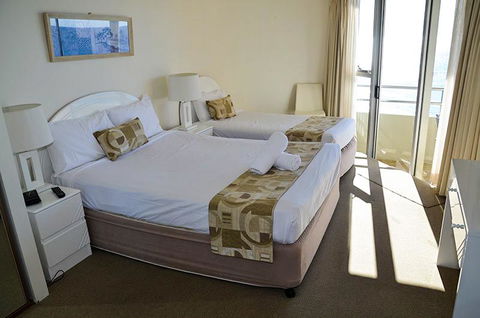 Zenith Ocean Front Apartments - Timeshare Accommodation 24