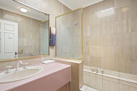 Location! 2BR Town View Unit In Centre Of Airlie. - Timeshare Accommodation 3