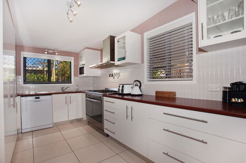 6 Botany Court Marcoola Beach - Pet Friendly 500 Bond - Timeshare Accommodation 10