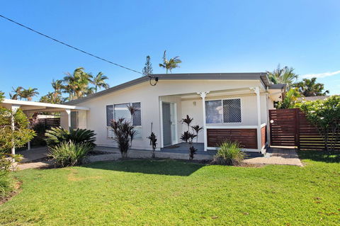 6 Botany Court Marcoola Beach - Pet Friendly 500 Bond - Timeshare Accommodation 1