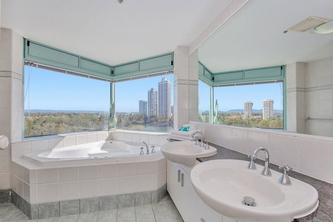 The Waterford On Main Beach - Timeshare Accommodation 21