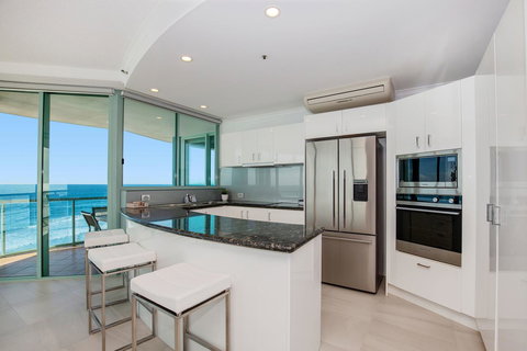 The Waterford On Main Beach - Timeshare Accommodation 24