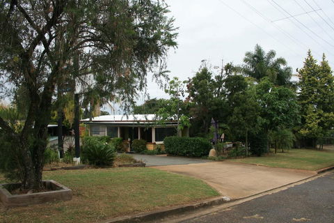 Yarraman Gardens Motel Queensland - Timeshare Accommodation 2