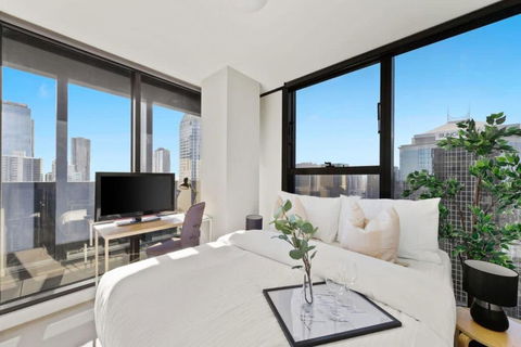 A 2BR Apt On Collins With City Views FREE Parking - Timeshare Accommodation 0