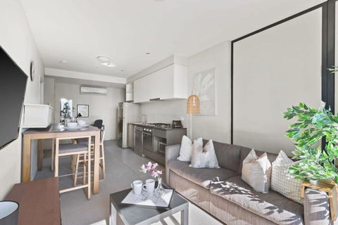 A 2BR Apt On Collins With City Views FREE Parking - Timeshare Accommodation 1