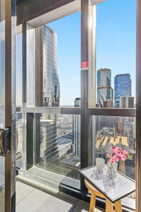 A 2BR Apt On Collins With City Views FREE Parking - Timeshare Accommodation 4