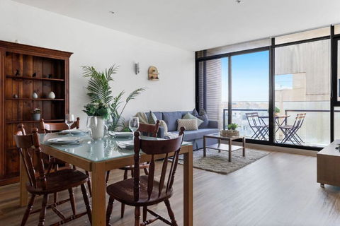 A Chic 2BR Apt Near Melbourne Uni FREE Parking - Timeshare Accommodation 0
