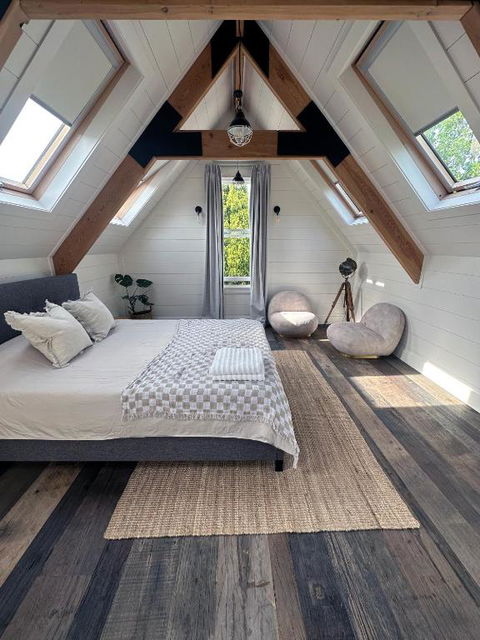A Majestic Victorian Private Rear Access Quarters - Timeshare Accommodation 2