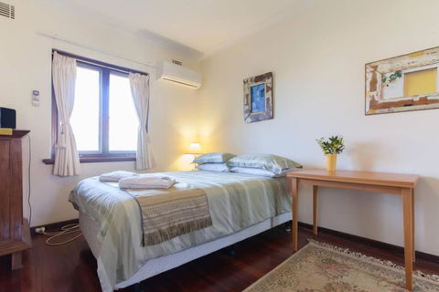 B8 Crawley Apartment 1 BRM & Sleepout Near UWA - Timeshare Accommodation 3