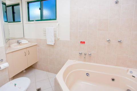 NRMA Bowen Beachfront Holiday Park - Timeshare Accommodation 14