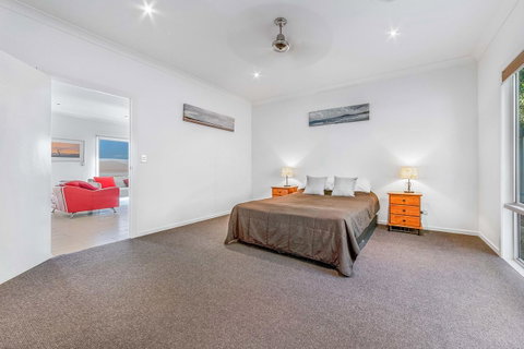 Viewpoint Holiday Home - Cannonvale - Timeshare Accommodation 12