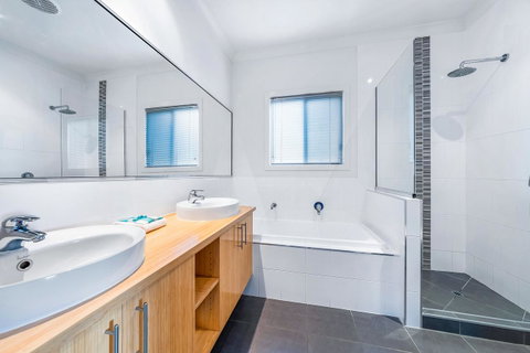 Viewpoint Holiday Home - Cannonvale - Timeshare Accommodation 13