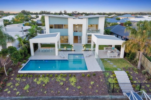 Luxury Canal Front Holiday House - Timeshare Accommodation 7