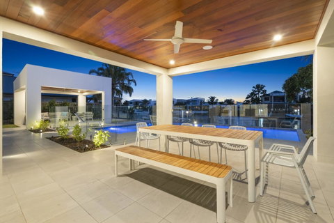 Luxury Canal Front Holiday House - Timeshare Accommodation 14