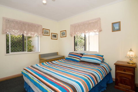 Lowset, Pet Friendly Cottage - Sunset Ave, Bongaree - Timeshare Accommodation 15