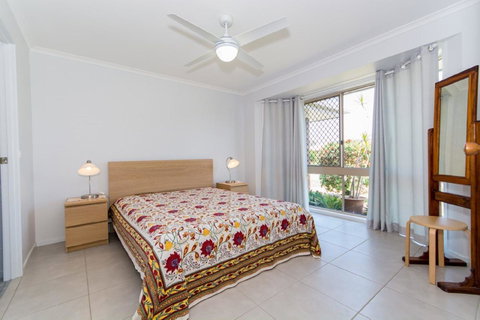 Lowset Home On The Canal - Dolphin Dr, Bongaree - Timeshare Accommodation 9