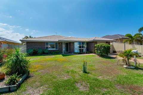 Lowset Home On The Canal - Dolphin Dr, Bongaree - Timeshare Accommodation 6