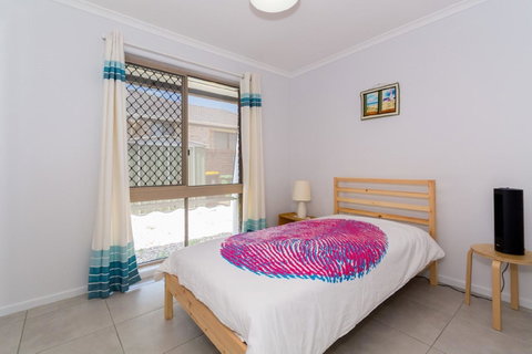 Lowset Home On The Canal - Dolphin Dr, Bongaree - Timeshare Accommodation 17